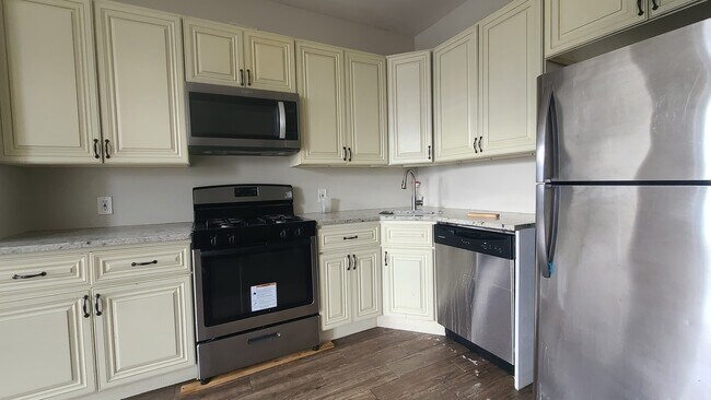 Foto del edificio - 166 Armstrong Ave