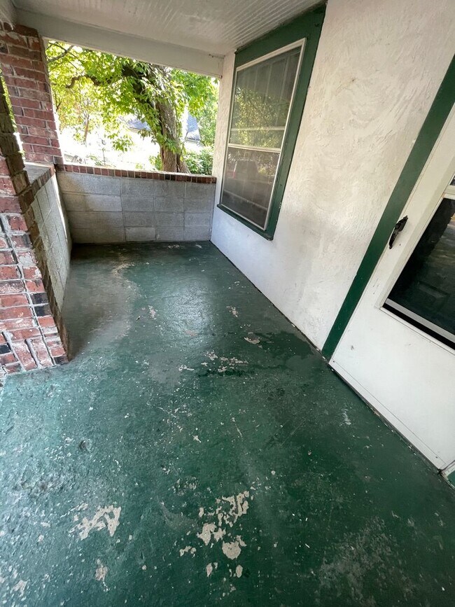 Foto del edificio - Available Now 2 bedroom 1 bath with a dini...