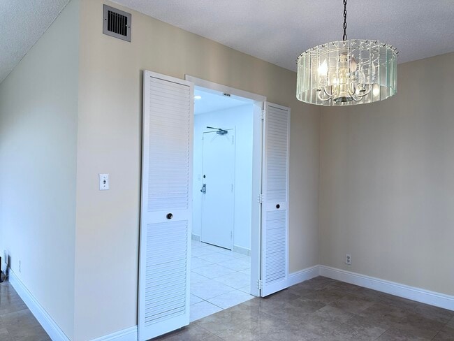 Foto del edificio - 10777 W Sample Rd