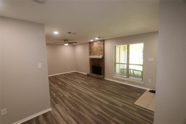 Foto del edificio - 221 McCarley Pl