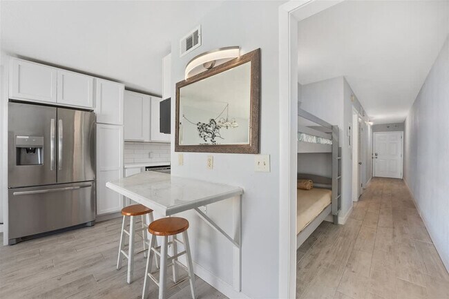 Building Photo - 8743 Thomas Dr