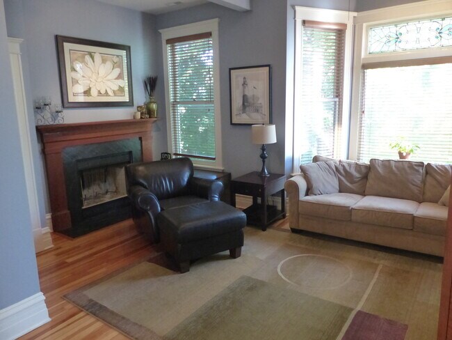 Foto del edificio - 1928 W Berenice Ave