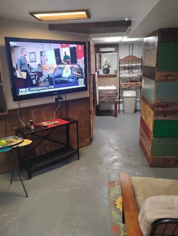 Foto del edificio - 807 E 14 Mile Rd