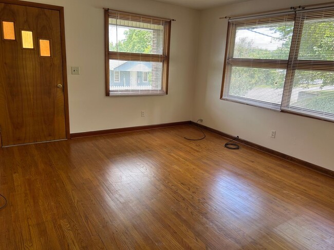 Building Photo - 2 Bedroom / 1 Bath  Home Kingsport, TN