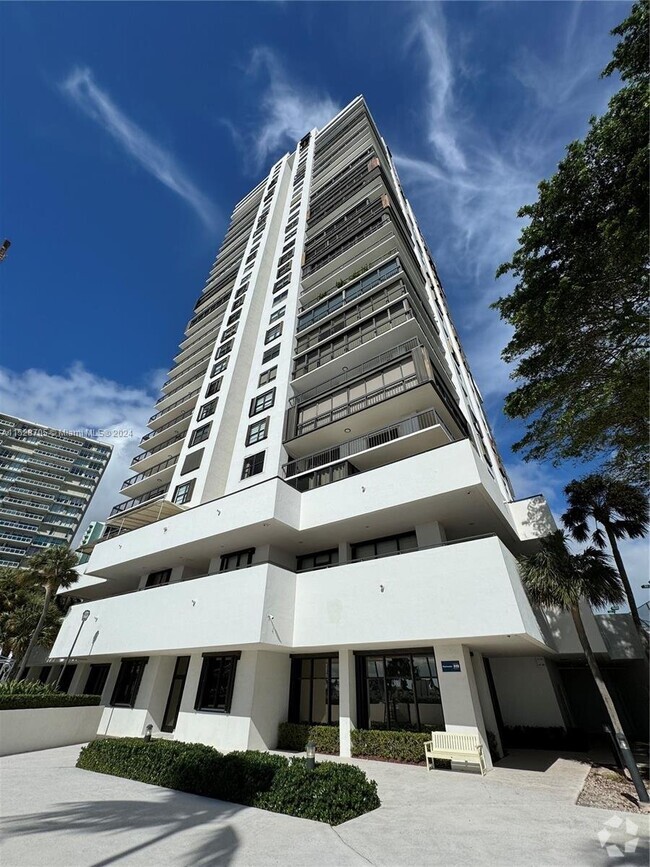 Building Photo - 2333 Brickell Ave