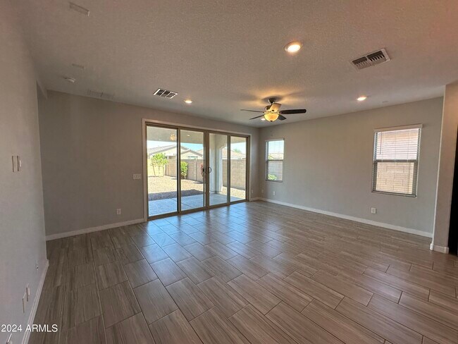 Building Photo - 14634 W Charter Oak Rd
