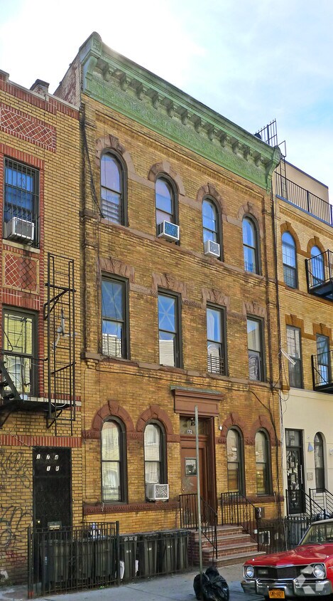 Primary Photo - 172 Suydam St