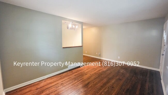 Building Photo - 4308 Oak St