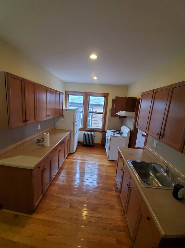 Foto del edificio - 39-48-48 65th Pl