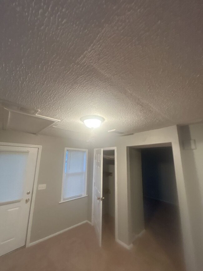 Foto del edificio - 7415-7417 Elton Ave