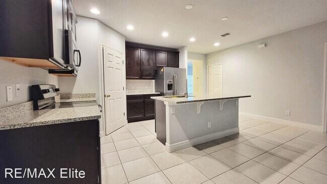 Foto del edificio - 4 br, 2 bath House - 490 Kodiak Ave SE