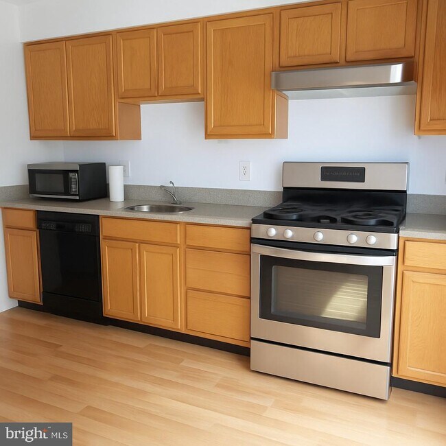 Building Photo - 4705 Grenwich Ln