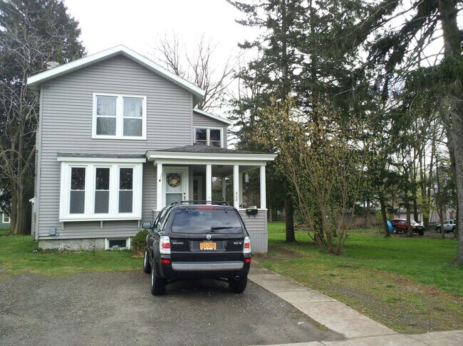 Frente - 908 Tulip St