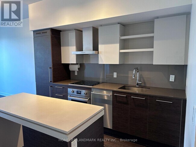 Building Photo - 1030 King St W