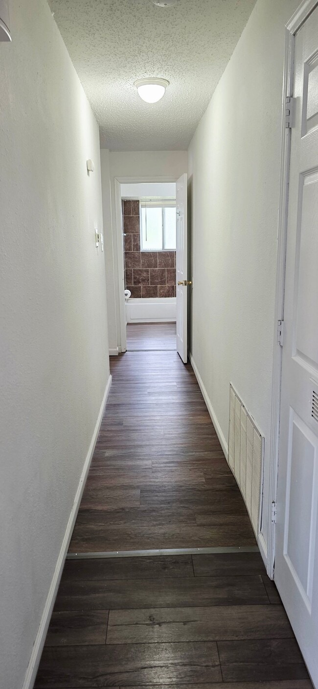 Building Photo - 10772 Tropic Dr