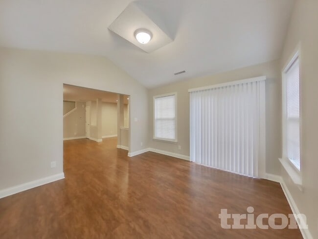 Foto del edificio - 722 Chestnut Ln