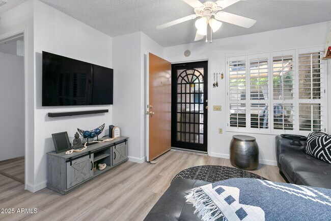 Foto del edificio - 14300 W Bell Rd