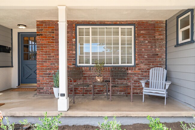 Building Photo - Chic Family house in West Covina