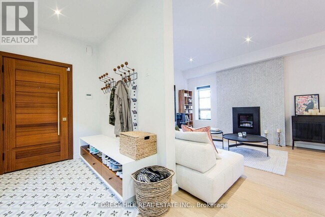 Photo du bâtiment - 257 Manor Rd E