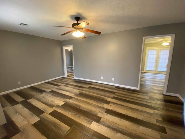 Foto del edificio - 3 Bedroom On West Side!