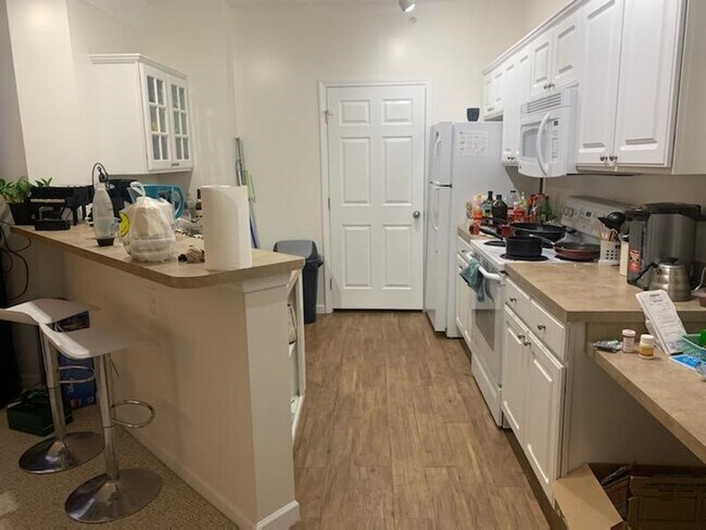 Kitchen - 887 Chervil Dr