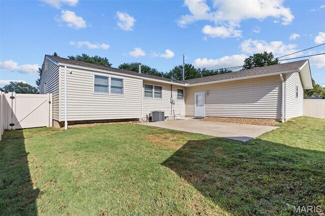 Building Photo - 3205 Fleet Ln
