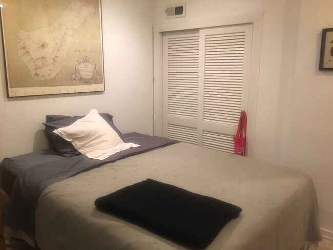 Área del dormitorio - 88 Harvard Ave