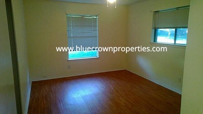 Building Photo - 1017 Ray Andra Dr