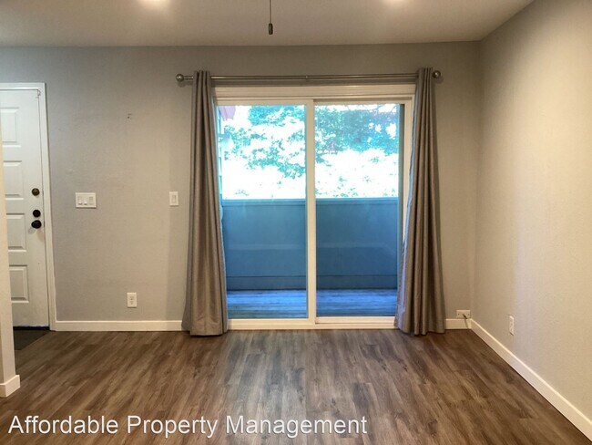 Building Photo - 1 br, 1 bath House - 29626 Red Oak Court #17