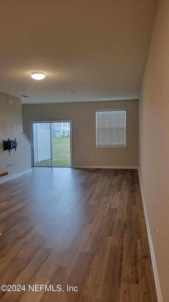 Foto del edificio - 7842 Merchants Way