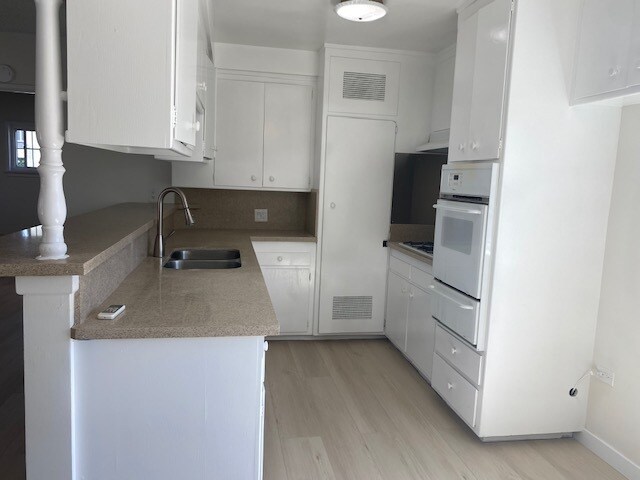 Building Photo - 2540 Manhattan Ave