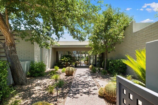 Building Photo - 6141 E Calle Del Norte
