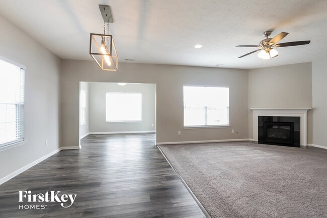 Foto del edificio - 380 Thunderwood Dr