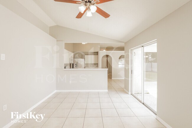 Building Photo - 729 Pincon Ln