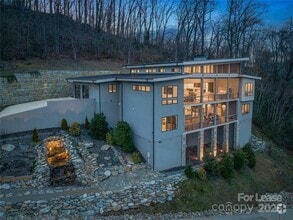 Building Photo - 34 Grovepoint Way