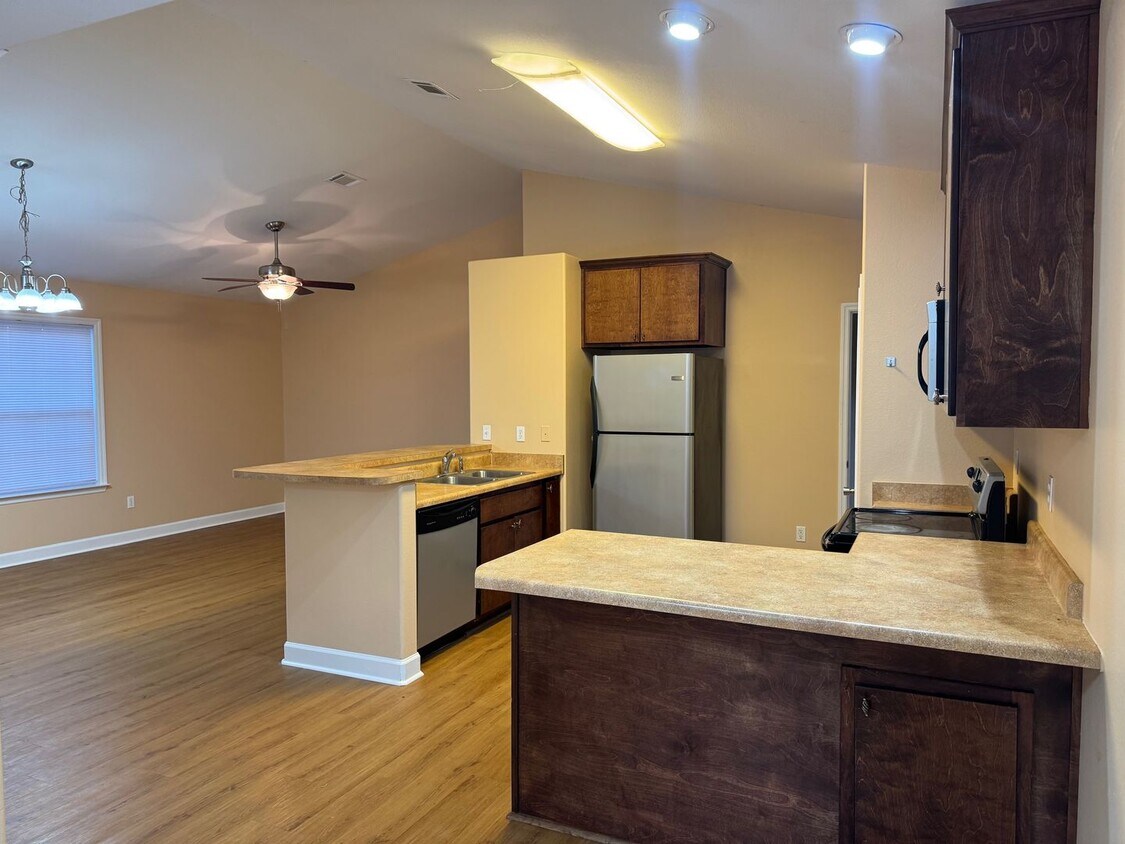 Foto del edificio - Updated 3 Bedroom House for Rent in Wakulla Gardens