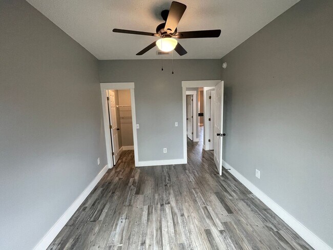 Building Photo - For Lease - 3 BR|2 BA Home w/ Garage! Near...
