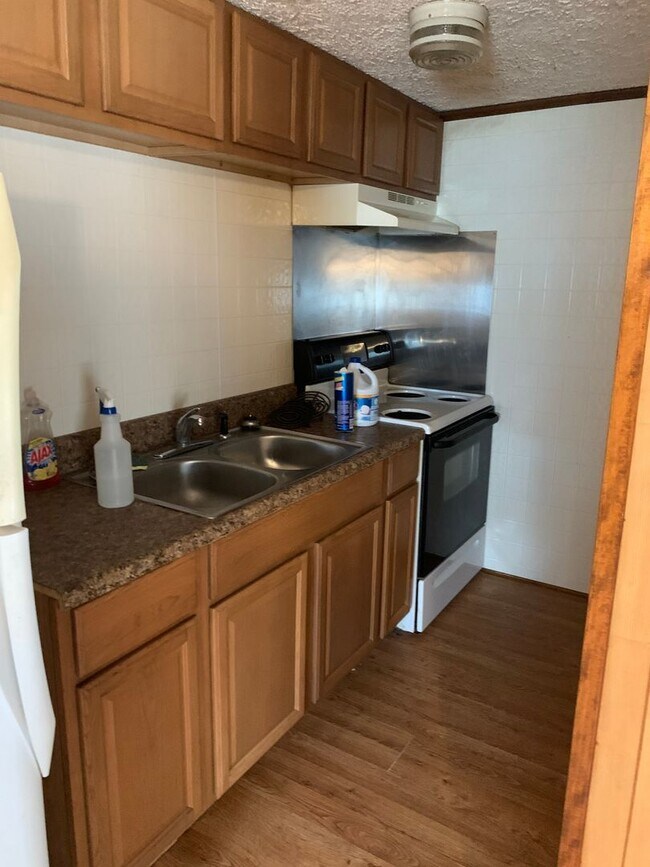 Building Photo - Small Two Bedroom in Blackstone