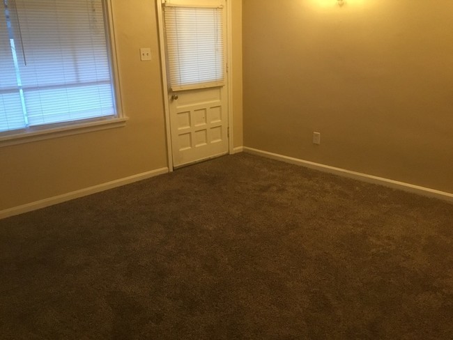 Building Photo - Duplex 1 bd 1 bath