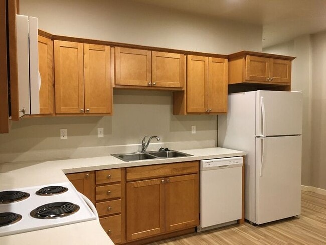 Building Photo - 502 SW Evergreen Ave