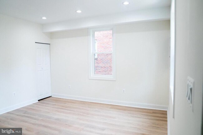Building Photo - 4416 Foote St NE