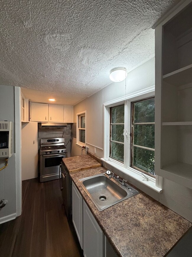 Building Photo - 82 Brookside Ave