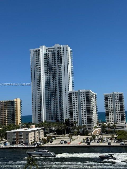 Foto del edificio - 800 Parkview Dr
