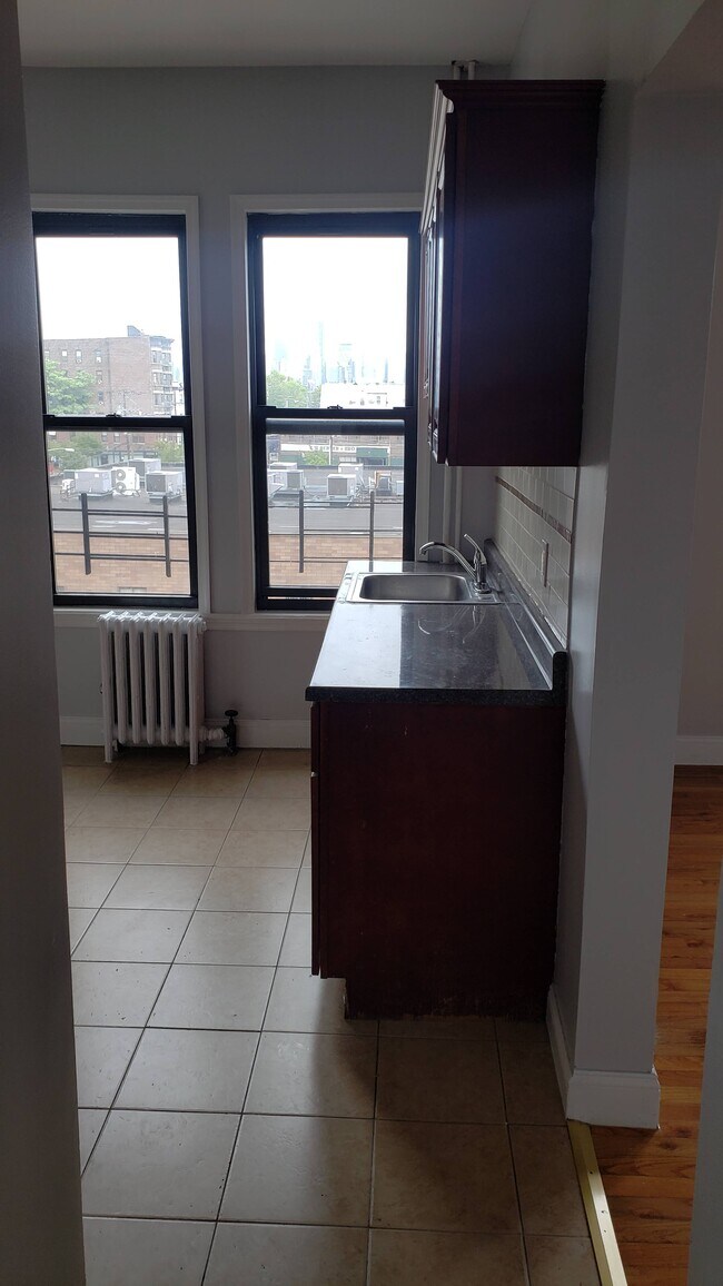 Foto del edificio - 4809-4813 Broadway