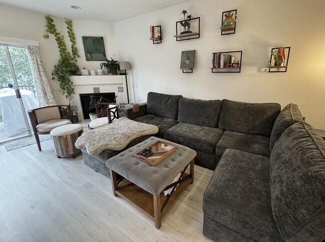 Building Photo - 3645 Cardiff Ave