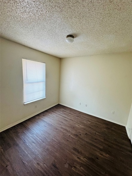 Building Photo - 1320 Bluffview Dr