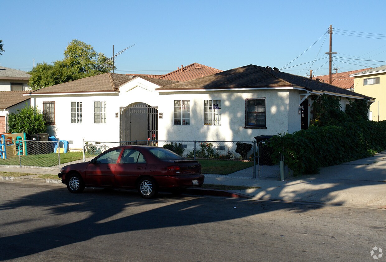 Building Photo - 117-123 E Hillcrest Blvd