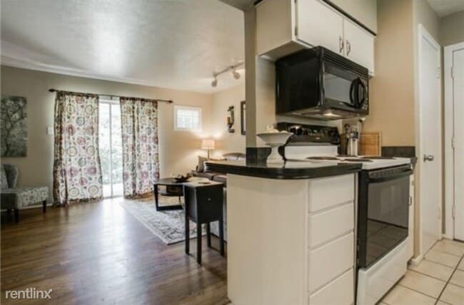 Building Photo - 3 br, 1.5 bath House - 9145 Boundbrook Avenue