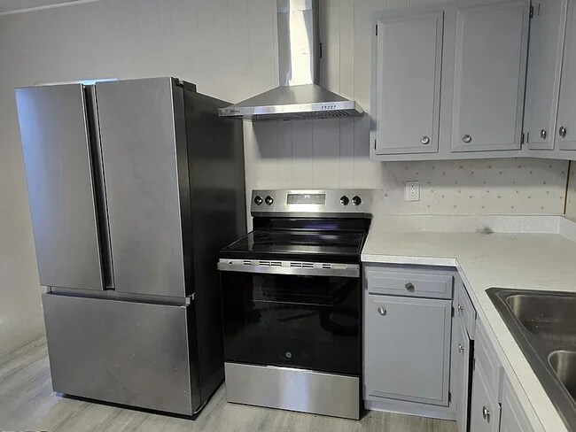 Kitchen - 103 Knobley St