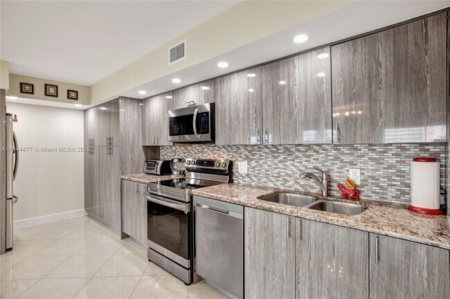 Foto del edificio - 1301 NE 7th St